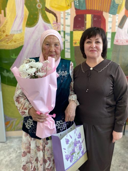 Югары Әхмәт авылы ветераннары әйдаманы Гөлүсә апа Ризатдинова Финляндиядә туган
