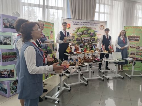 Җәлил беренче мәктәбе «Тату сыйныф серләре» бәйгесенең зона этабында җиңде