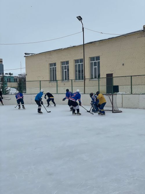 В Сарманово состоялся хоккейный турнир памяти Рустема Хайруллина