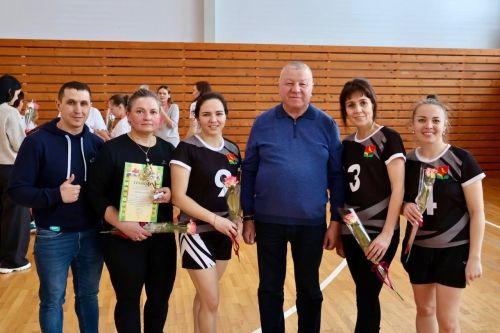 В Сарманово определили победителей волейбольного турнира среди женщин