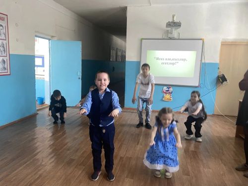 В Старомензелябашской школе девочки и мальчики сошлись в праздничном соревновании