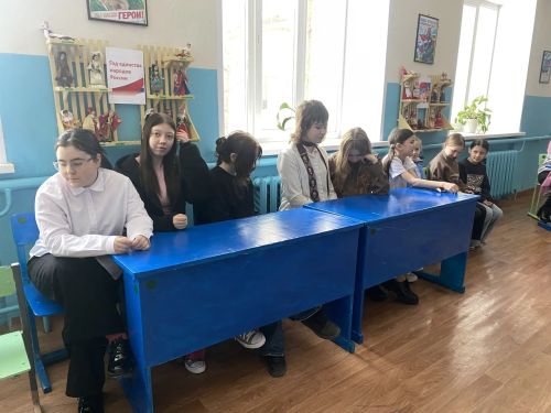 В Старомензелябашской школе девочки и мальчики сошлись в праздничном соревновании