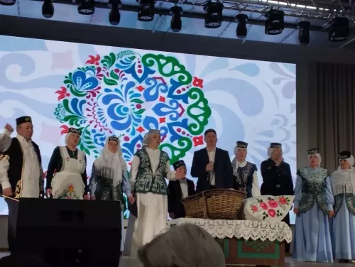 Валиевы достойно представили район на зональном этапе Фестиваля родословной