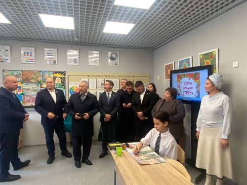 Сәнгать мәктәбендә патриотик бәйгегә әзерләнәләр