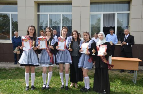 Сарман урта мәктәбен 14 укучы тәмамлады