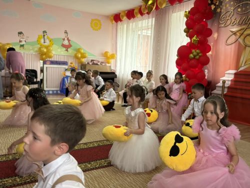 «Лилия» балалары бакча белән саубуллаштылар