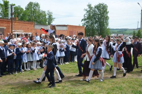 Сарман урта мәктәбен 14 укучы тәмамлады