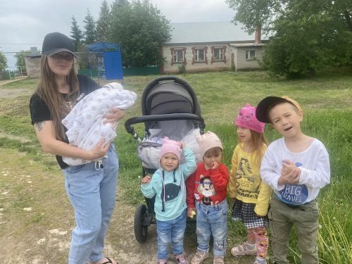 Кәүҗияктән Нурбәковлар «Күпбалалы гаилә» таныклыгына ия булдылар
