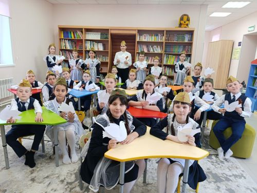 Сарман урта мәктәбе укучылары «Тынычлык күгәрчене» ясадылар