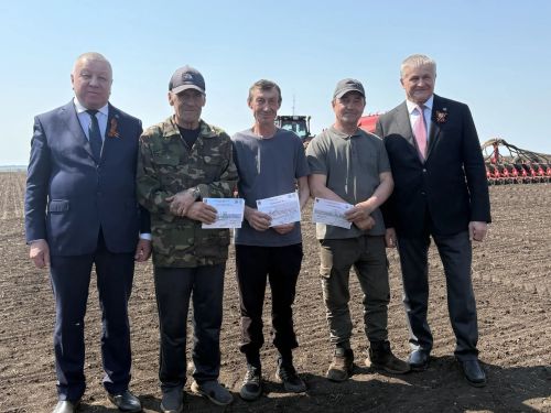 Районда чәчү алдынгыларын бүләкләделәр