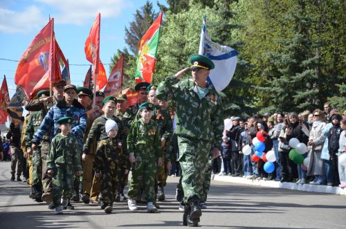 Парад бәйрәмнең иң тантаналы өлеше булды