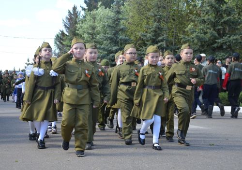 Парад бәйрәмнең иң тантаналы өлеше булды