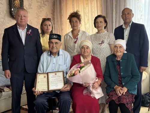 Сарманда Хәбибуллиннарны алтын туйлары белән котладылар