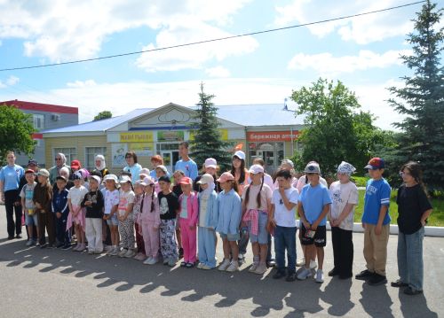 Сарманда балалар асфальтка рәсем ясадылар