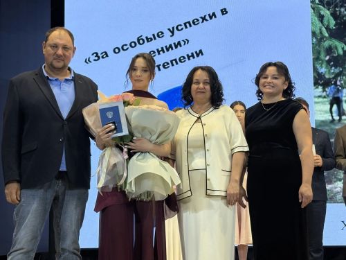 Сигез укучыга көмеш медаль тапшырылды