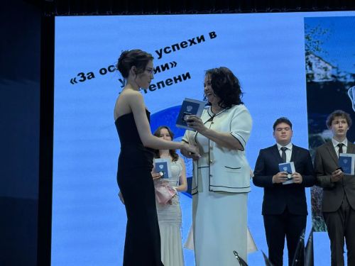 Сигез укучыга көмеш медаль тапшырылды