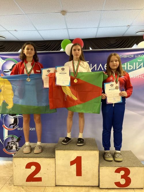 Спорт мәктәбе тренеры укучылары белән горурлана