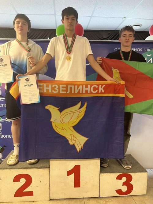 Спорт мәктәбе тренеры укучылары белән горурлана