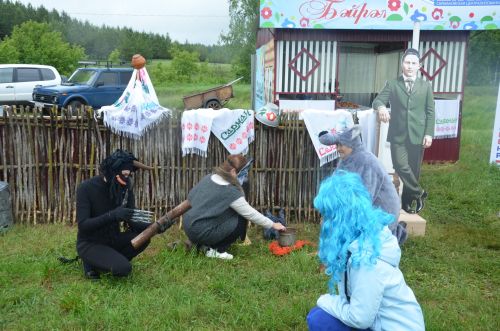 Яңгыр район Сабан туе кунакларын каршыларга комачауламады
