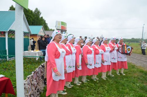 Яңгыр район Сабан туе кунакларын каршыларга комачауламады