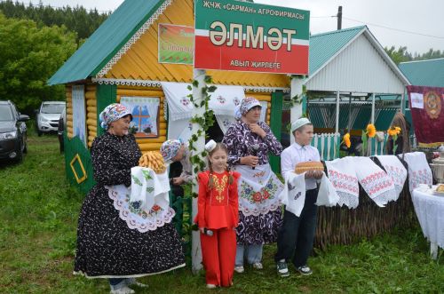 Яңгыр район Сабан туе кунакларын каршыларга комачауламады