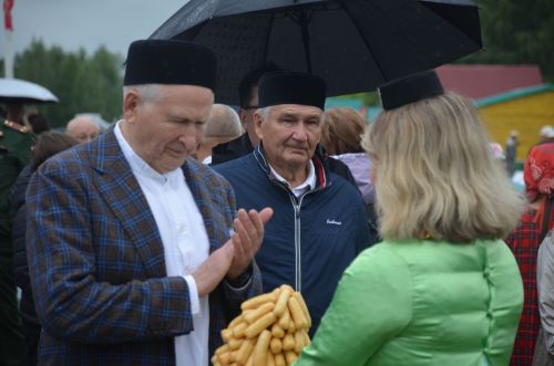 Яңгыр район Сабан туе кунакларын каршыларга комачауламады