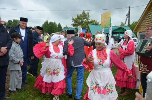 Яңгыр район Сабан туе кунакларын каршыларга комачауламады