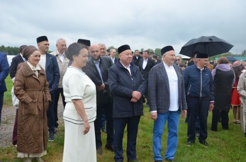 Яңгыр район Сабан туе кунакларын каршыларга комачауламады
