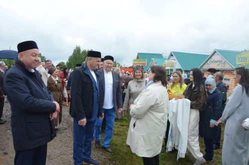 Яңгыр район Сабан туе кунакларын каршыларга комачауламады