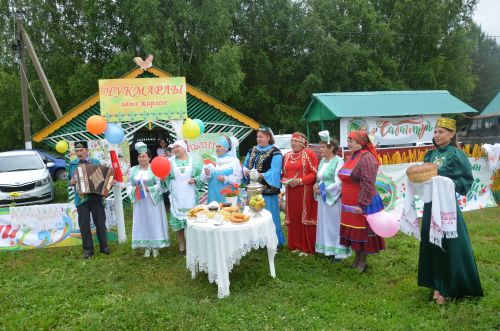 Яңгыр район Сабан туе кунакларын каршыларга комачауламады