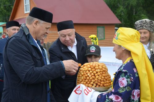 Яңгыр район Сабан туе кунакларын каршыларга комачауламады