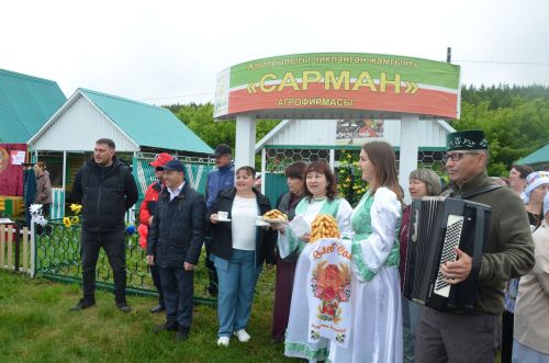 Яңгыр район Сабан туе кунакларын каршыларга комачауламады
