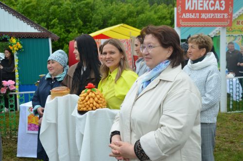 Яңгыр район Сабан туе кунакларын каршыларга комачауламады