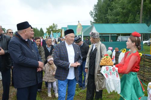Яңгыр район Сабан туе кунакларын каршыларга комачауламады