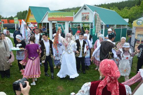 Яңгыр район Сабан туе кунакларын каршыларга комачауламады