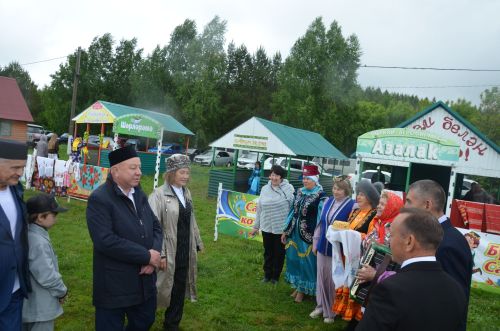 Яңгыр район Сабан туе кунакларын каршыларга комачауламады