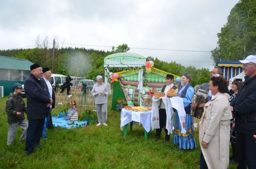 Яңгыр район Сабан туе кунакларын каршыларга комачауламады