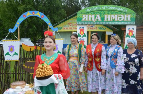 Яңгыр район Сабан туе кунакларын каршыларга комачауламады