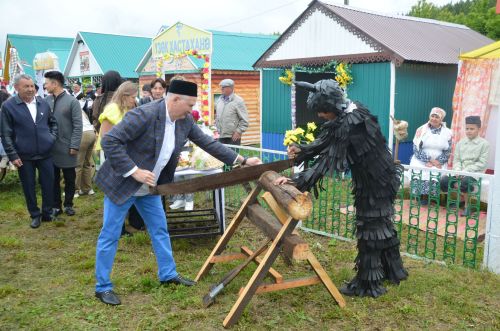 Яңгыр район Сабан туе кунакларын каршыларга комачауламады