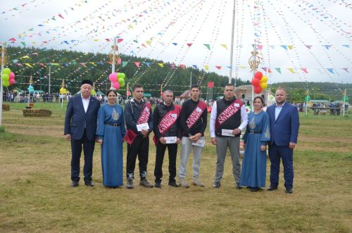 Авыл һәм халык хуҗалыгы уңганнарына зур хөрмәт күрсәтелде