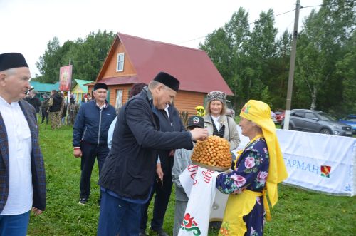 Яңгыр район Сабан туе кунакларын каршыларга комачауламады