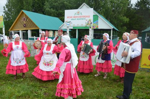 Яңгыр район Сабан туе кунакларын каршыларга комачауламады