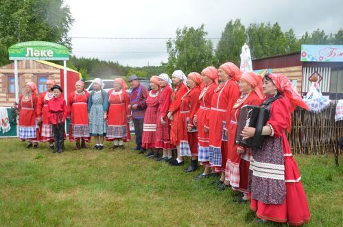 Яңгыр район Сабан туе кунакларын каршыларга комачауламады