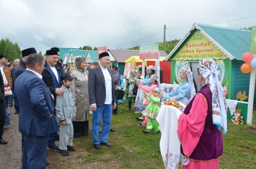 Яңгыр район Сабан туе кунакларын каршыларга комачауламады
