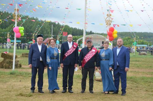 Авыл һәм халык хуҗалыгы уңганнарына зур хөрмәт күрсәтелде