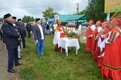 Яңгыр район Сабан туе кунакларын каршыларга комачауламады