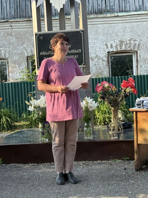 Ләшәү Тамакта каен себеркесе бәйләү буенча мастер-класс үтте