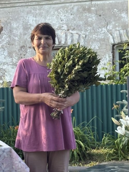Ләшәү Тамакта каен себеркесе бәйләү буенча мастер-класс үтте