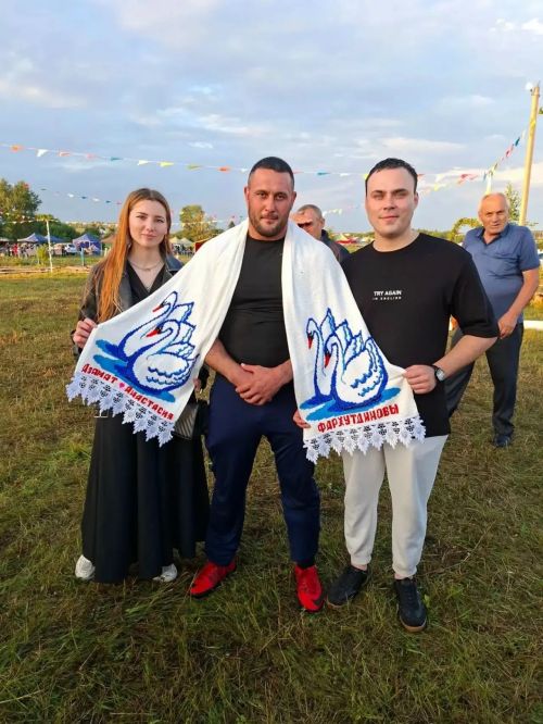 Сарман килене Питрау батырына сөлге әзерләгән