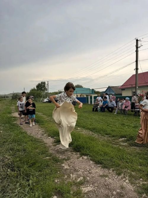 Анакта Авыл көненә ерактан ук кайтканнар